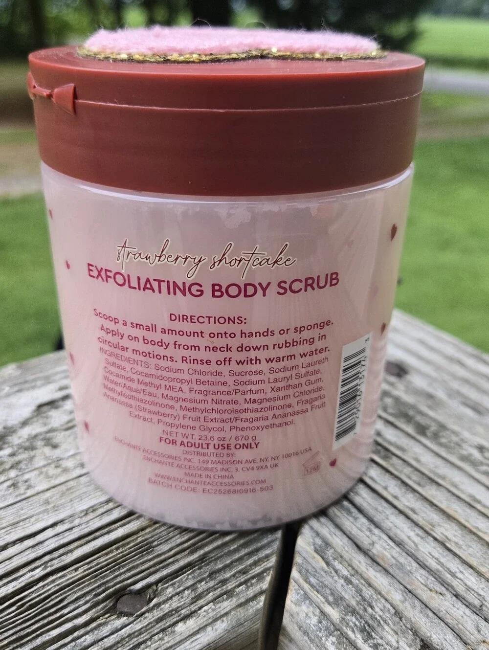 XOXO Strawberry Shortcake Exfoliating Body Scrub - Pink & Red